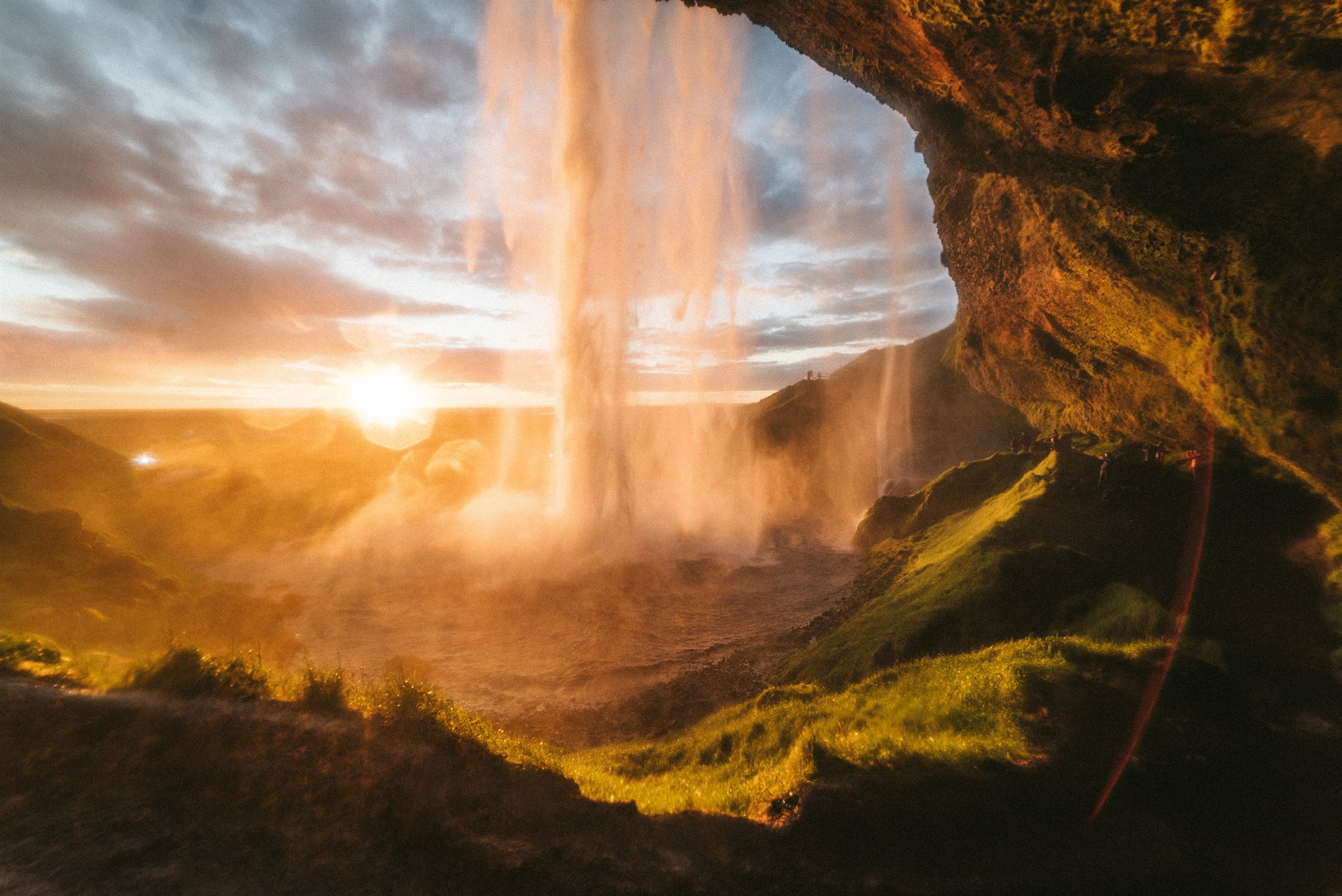 The Complete Guide to the Midnight Sun in Iceland