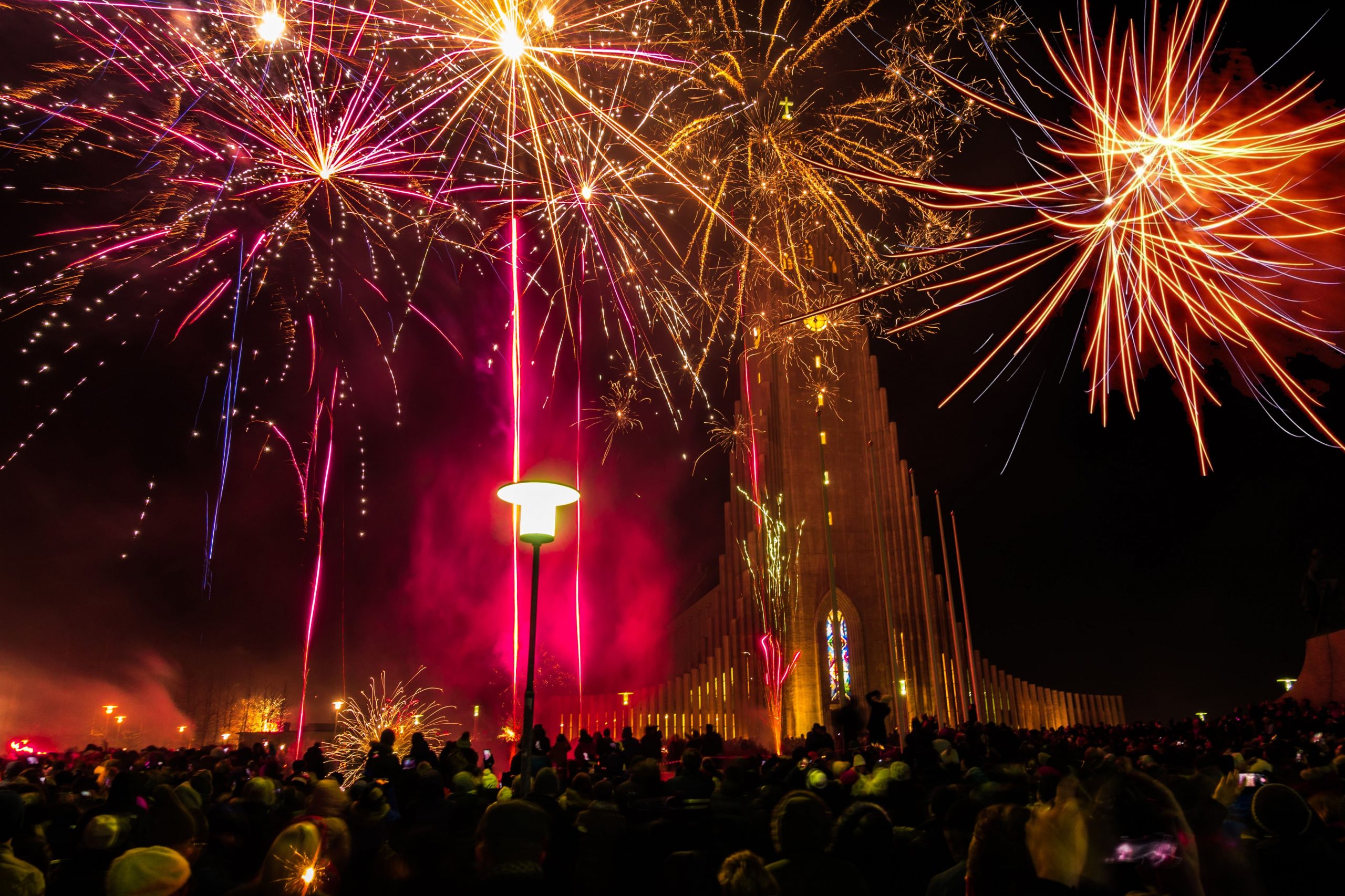 CELEBRATING NEW YEAR’S EVE IN REYKJAVÍK Reykjavik Tourist Info